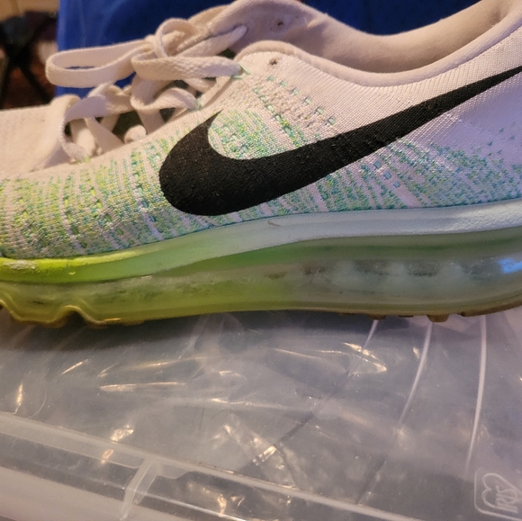 Women's Nike Sneakers - Picture 5 of 7